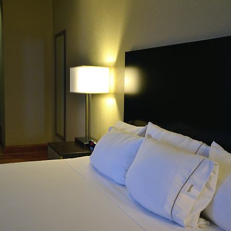 Holiday Inn Express Cleveland Downtown By Ihg Экстерьер фото