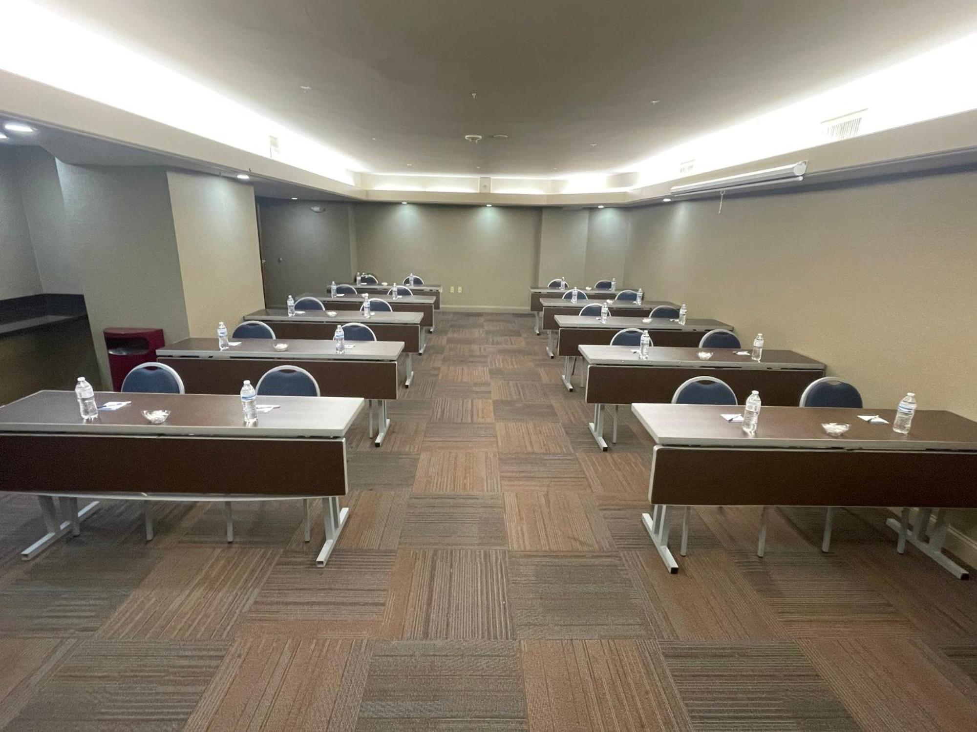 Holiday Inn Express Cleveland Downtown By Ihg Экстерьер фото