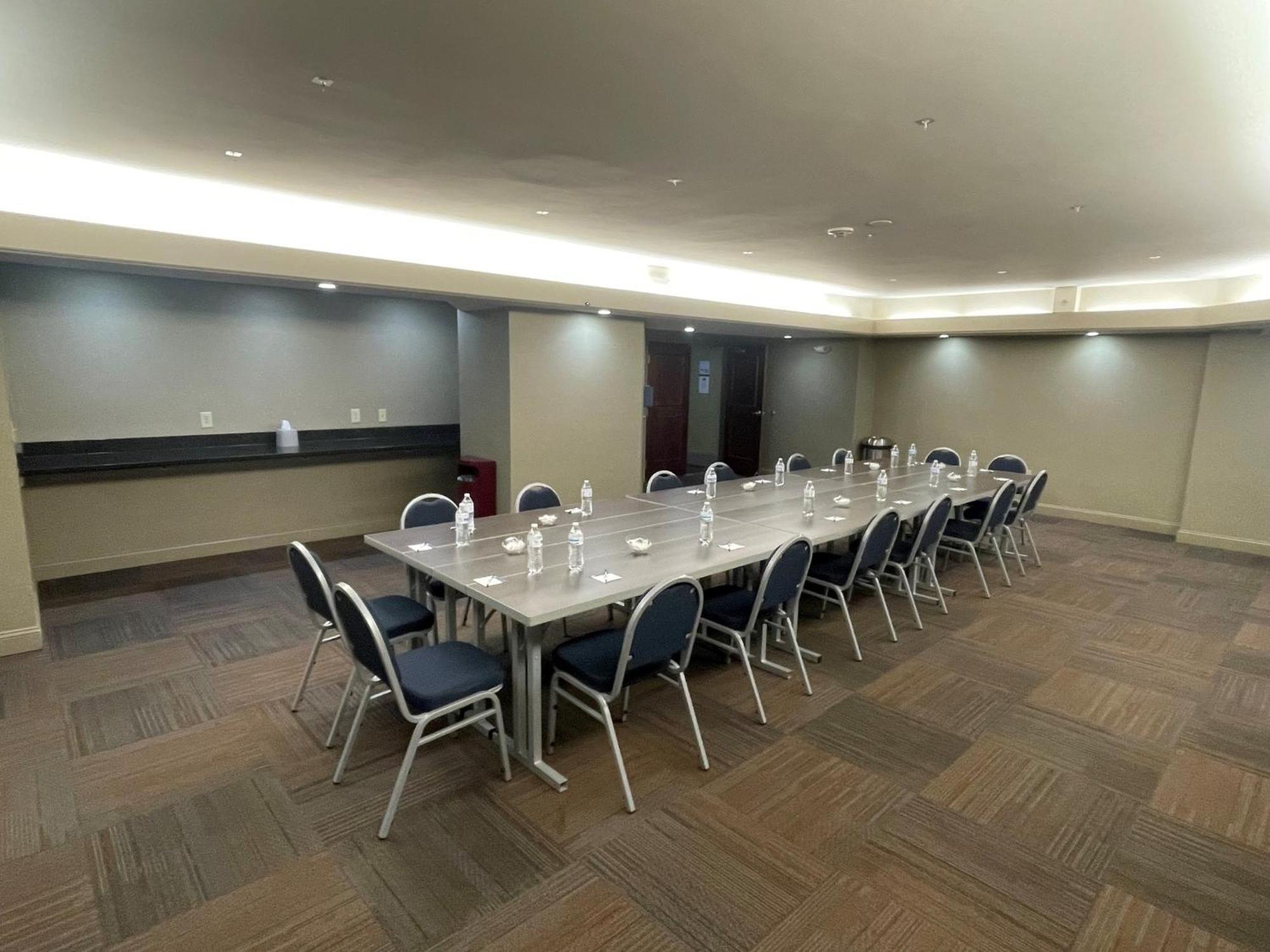 Holiday Inn Express Cleveland Downtown By Ihg Экстерьер фото