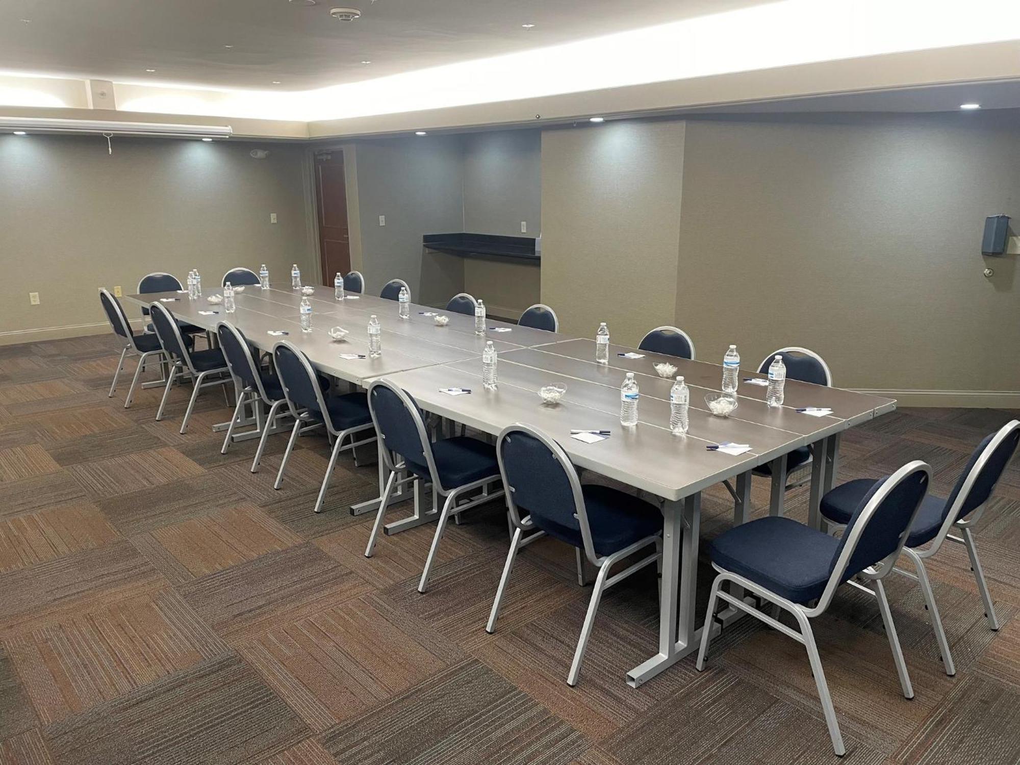 Holiday Inn Express Cleveland Downtown By Ihg Экстерьер фото